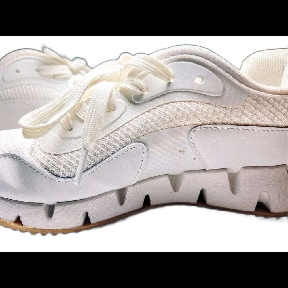 Reebok Sneaker Size 8 Modern Gorpcore White Tan Zig Dynamica STR Shoes